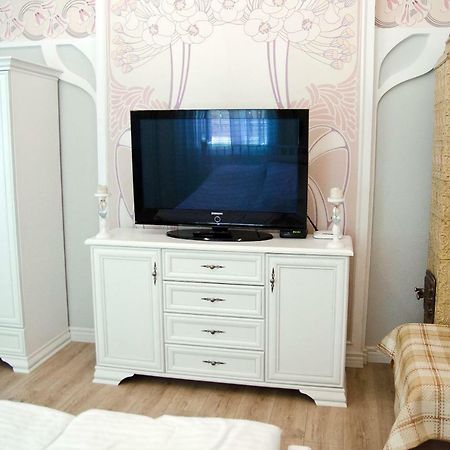 Deluxe Appartment In The City Center Львов Экстерьер фото